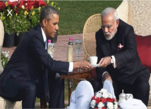 PM Modi serving tea to President Obama during a meeting