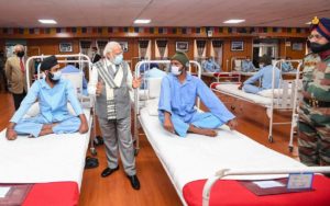 PM visited the Army hospital in Ladakh