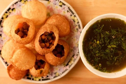 A spicy golgappa can brighten your mood anyday